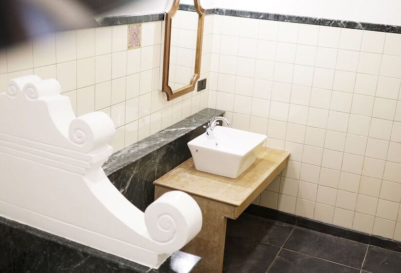 Village Machaan Resort