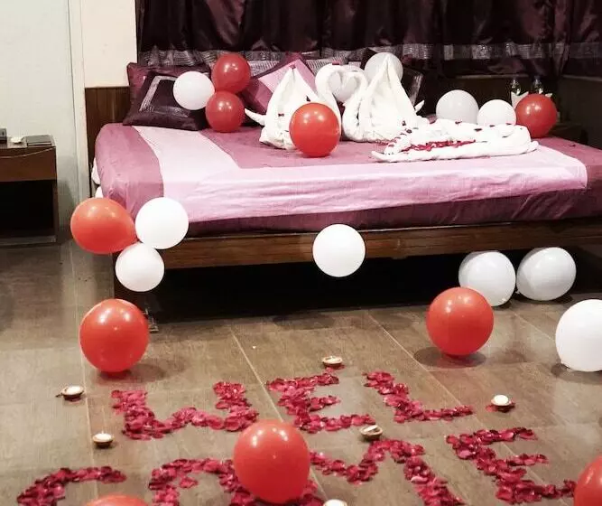 Village Machaan Resort