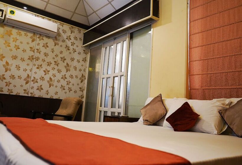 Village Machaan Resort