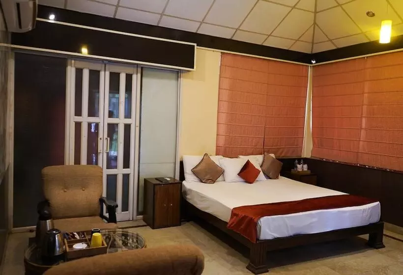 Village Machaan Resort