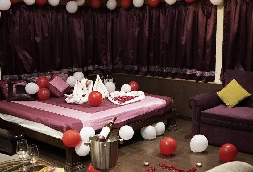 Village Machaan Resort