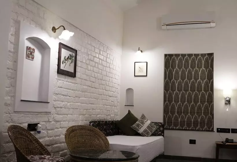 Village Machaan Resort