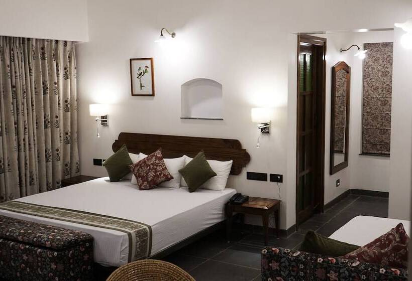 Village Machaan Resort