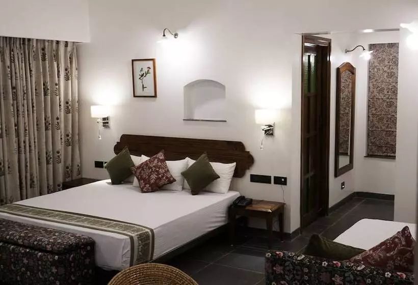 Village Machaan Resort