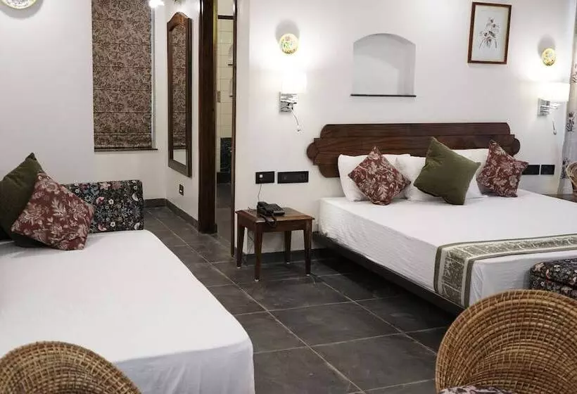 Village Machaan Resort