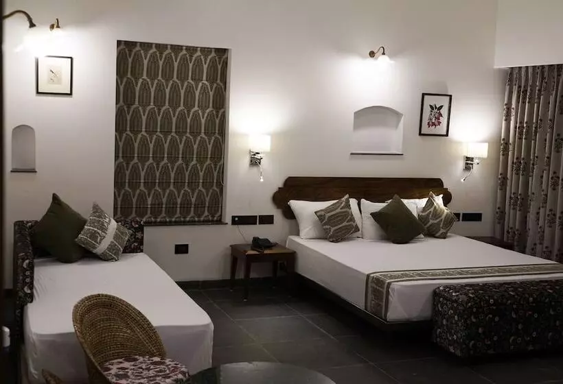 Village Machaan Resort