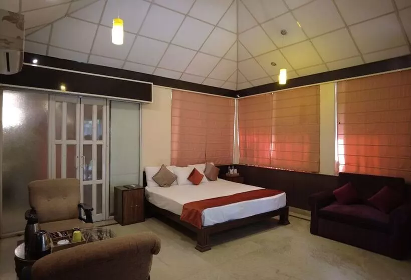 Village Machaan Resort