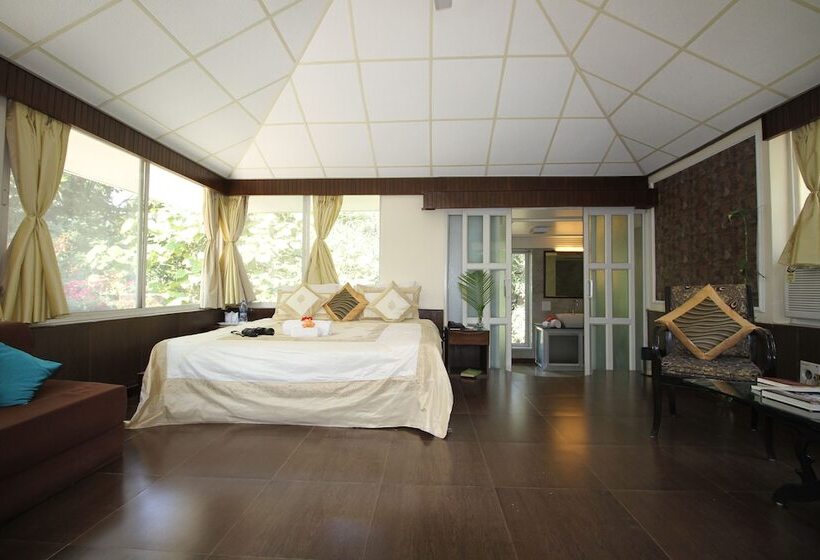 Village Machaan Resort