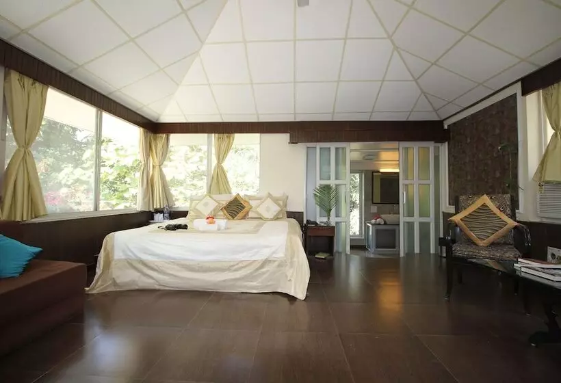 Village Machaan Resort