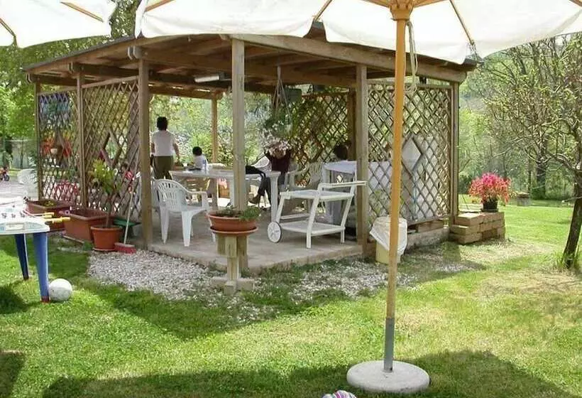 Aamiaismajoitus (B&B) Casa Il Girasole Con Piscina Nelle Marche
