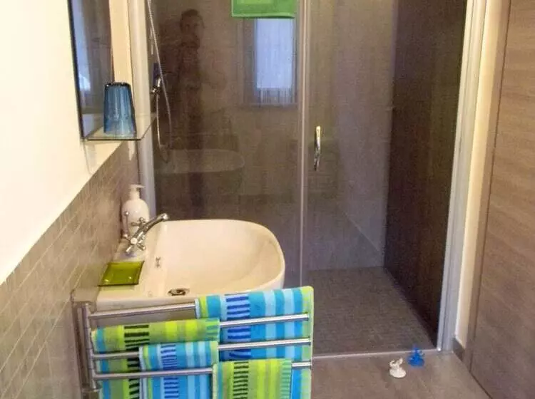 Aamiaismajoitus (B&B) Casa Il Girasole Con Piscina Nelle Marche