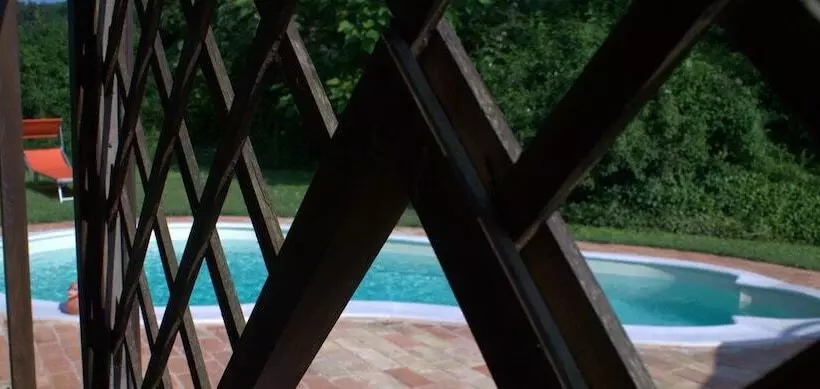 Aamiaismajoitus (B&B) Casa Il Girasole Con Piscina Nelle Marche