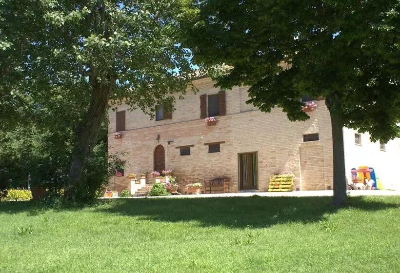 Aamiaismajoitus (B&B) Casa Il Girasole Con Piscina Nelle Marche