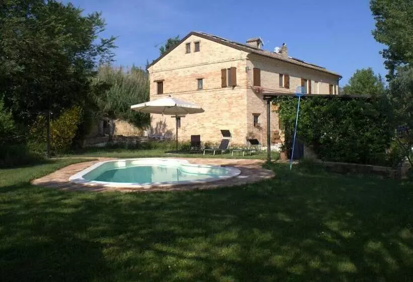 Aamiaismajoitus (B&B) Casa Il Girasole Con Piscina Nelle Marche