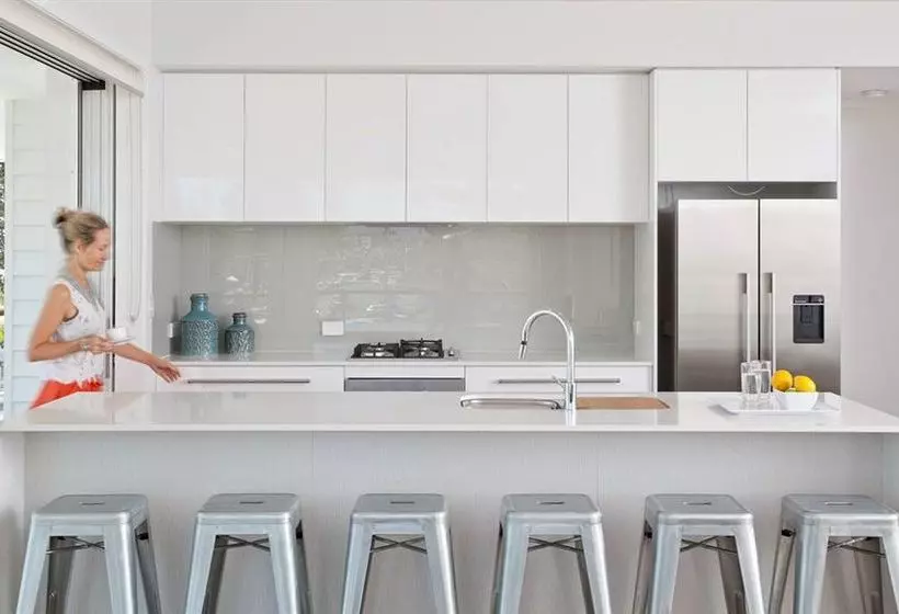 Bujerum Apartments On Burleigh