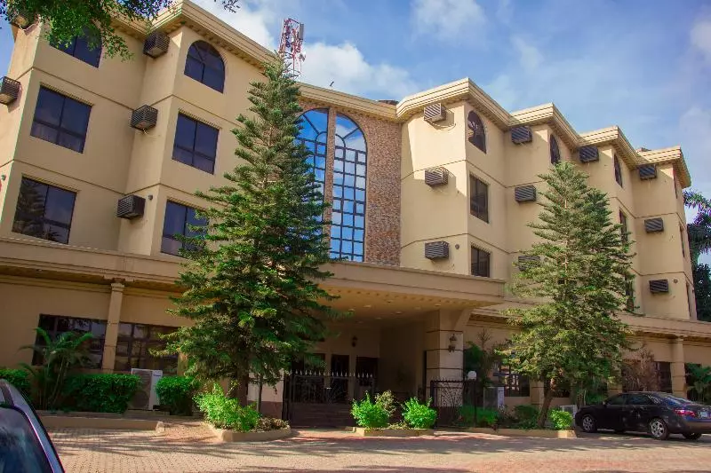 Dees Hotels, Apartments And Suites