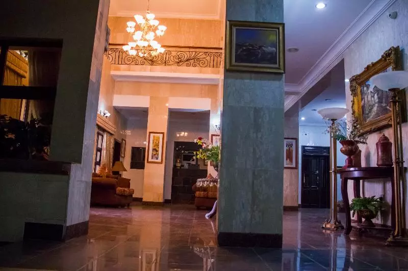 Dees Hotels, Apartments And Suites