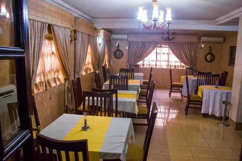Dees Hotels, Apartments And Suites
