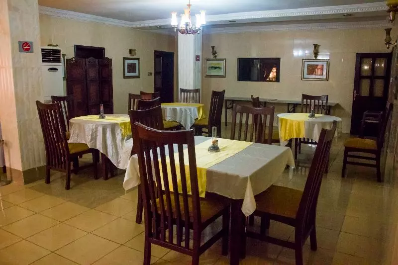 Dees Hotels, Apartments And Suites