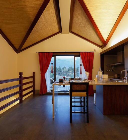 Отель Lijiang Jin Mao Unique & Resort