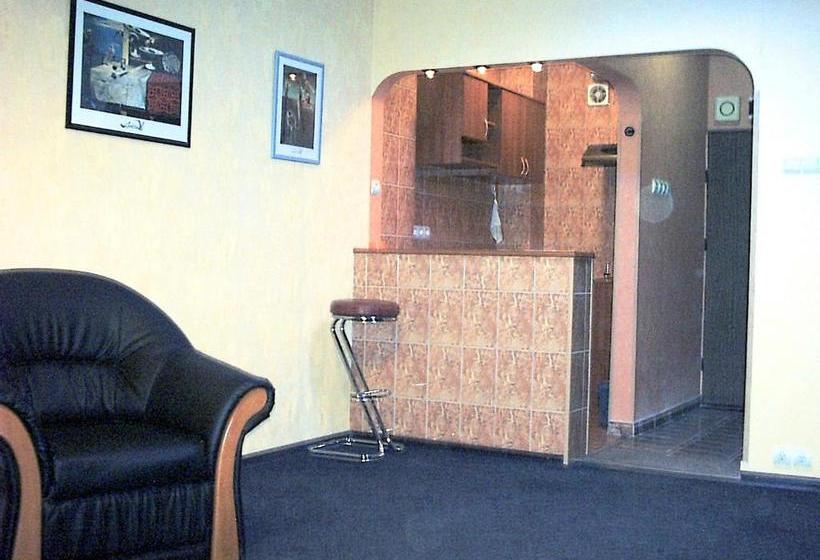 هتل Rompromo Plus Accommodation