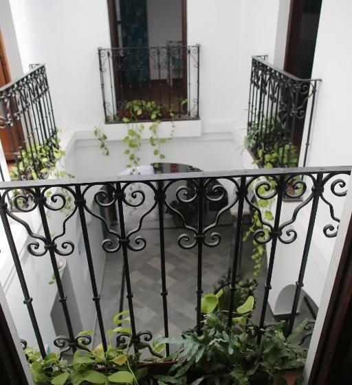 Wake Up In Tarifa Hostel & Restaurant Lounge