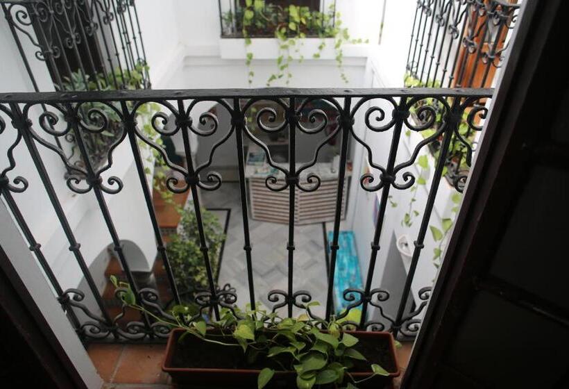 Wake Up In Tarifa Hostel & Restaurant Lounge