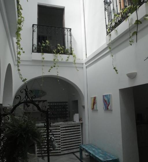 Wake Up In Tarifa Hostel & Restaurant Lounge