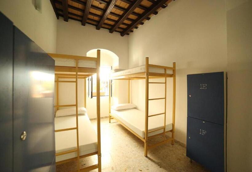 Wake Up In Tarifa Hostel & Restaurant Lounge