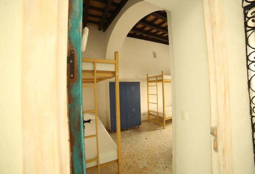 Wake Up In Tarifa Hostel & Restaurant Lounge