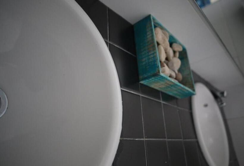 Wake Up In Tarifa Hostel & Restaurant Lounge