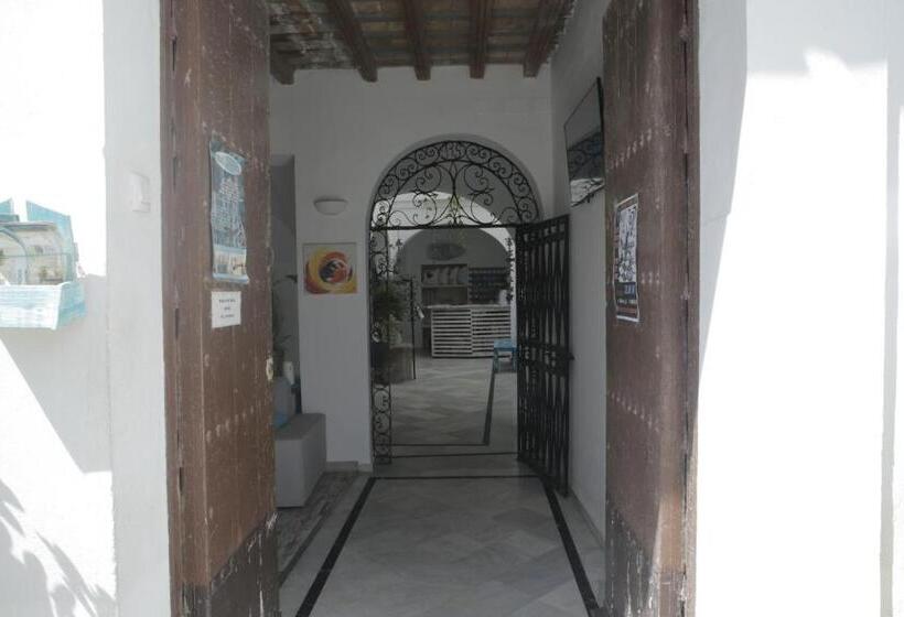 Wake Up In Tarifa Hostel & Restaurant Lounge