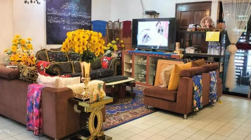 Retkeilymaja Forest Paradise Inn Teluk Bahang Private Malay Traditional House Concept