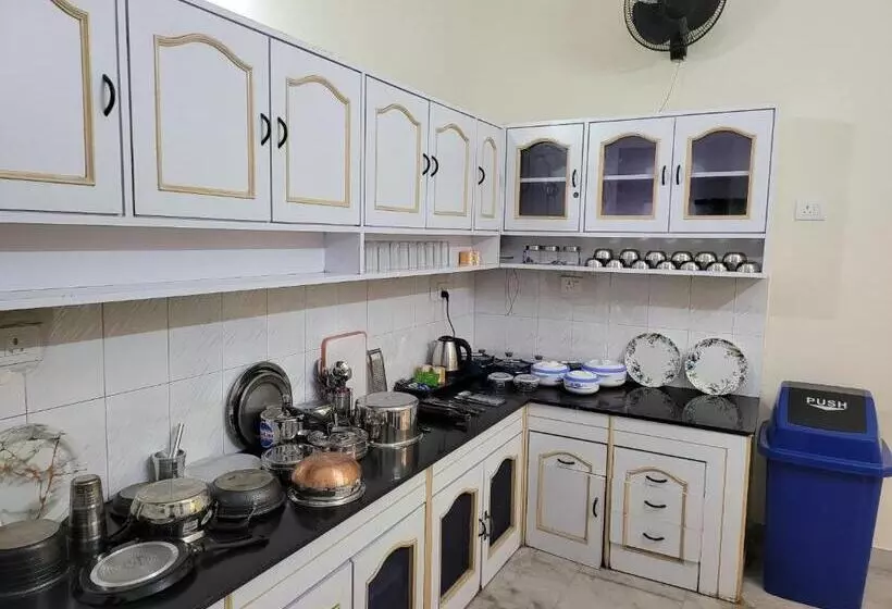 پانسیون Regalia Home Sapphire Stay