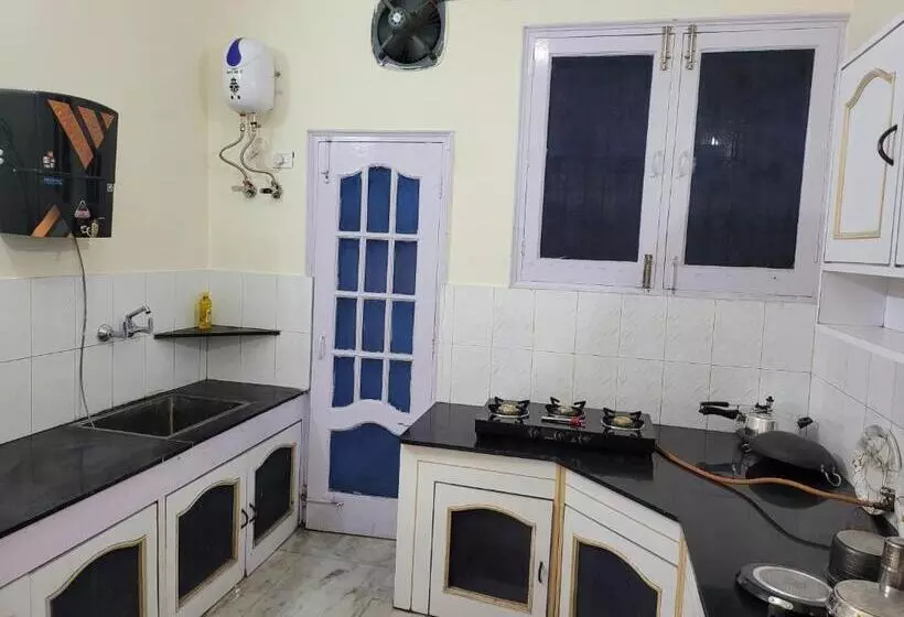 پانسیون Regalia Home Sapphire Stay