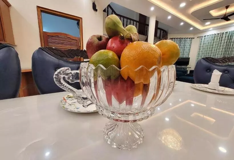 پانسیون Regalia Home Sapphire Stay