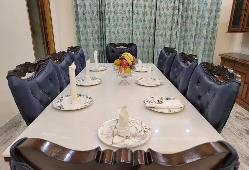 پانسیون Regalia Home Sapphire Stay