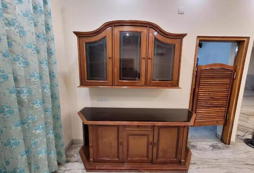 پانسیون Regalia Home Sapphire Stay