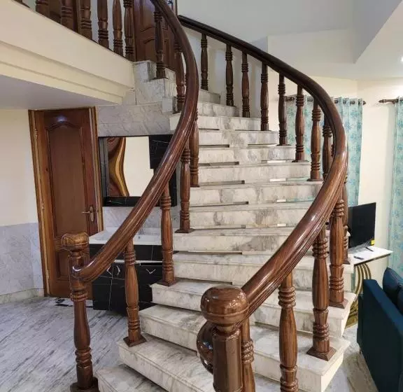 پانسیون Regalia Home Sapphire Stay