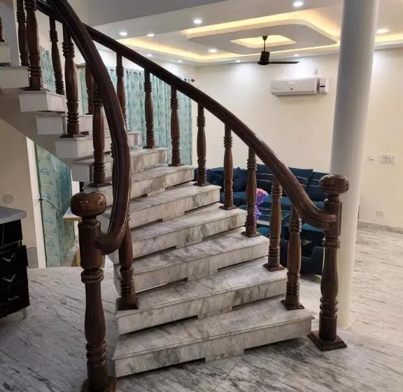 پانسیون Regalia Home Sapphire Stay