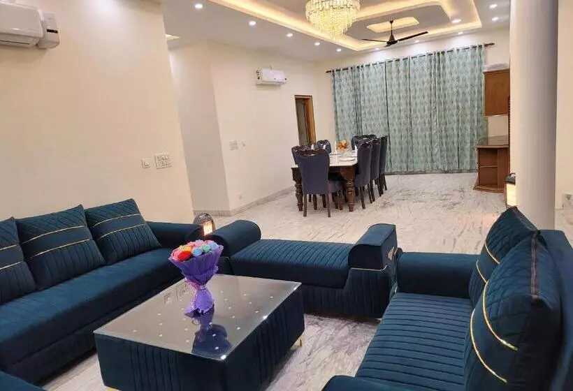 پانسیون Regalia Home Sapphire Stay