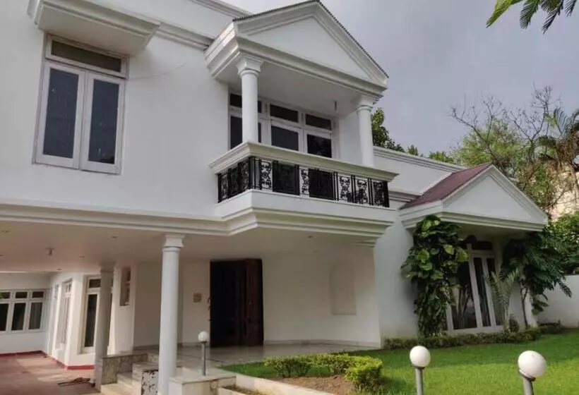 پانسیون Regalia Home Sapphire Stay