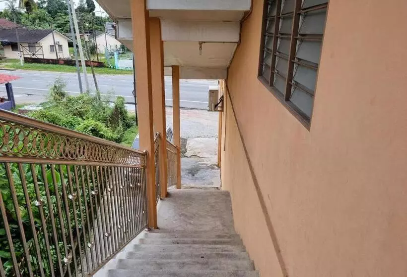 Majatalo E.r. Budget Inn