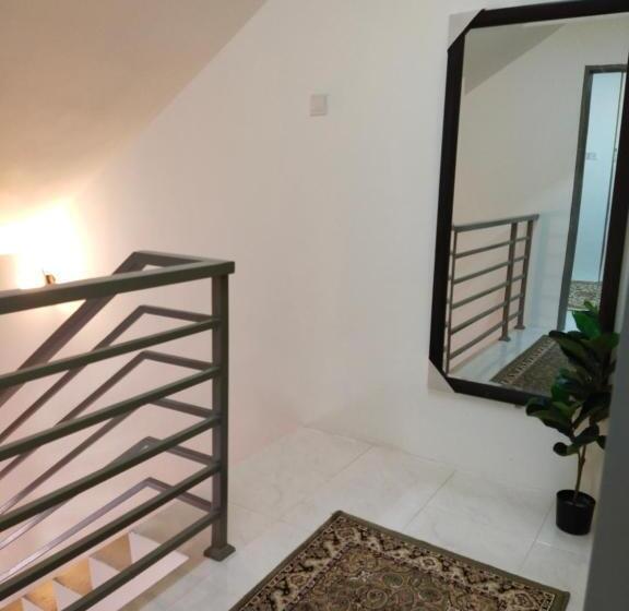 بنسيون Kayu Cengal Homestay