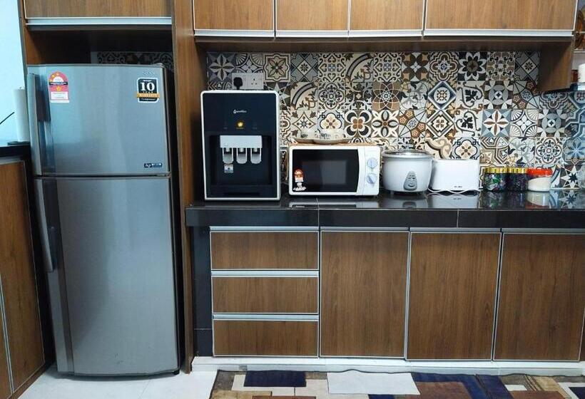 بنسيون Kayu Cengal Homestay