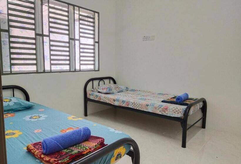 بنسيون Kayu Cengal Homestay