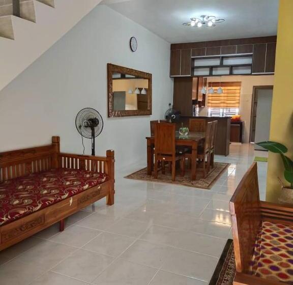 بنسيون Kayu Cengal Homestay