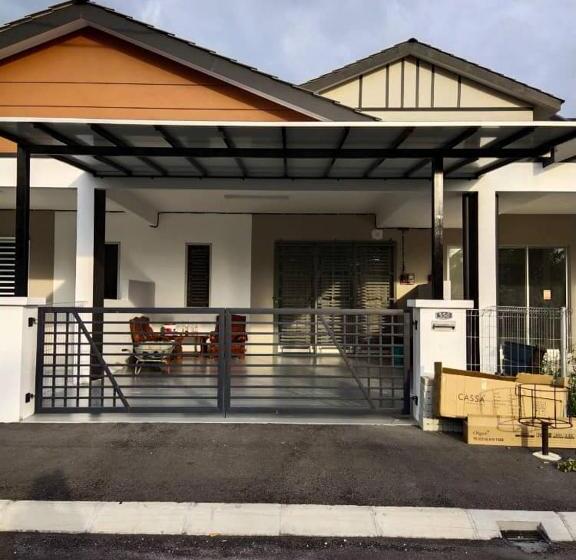 بنسيون Kayu Cengal Homestay