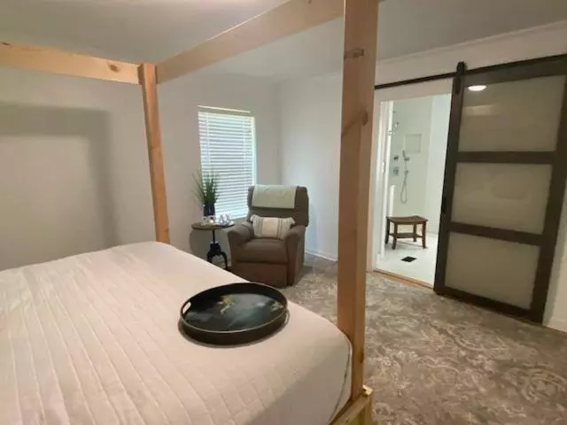 ペンション The White Cottage