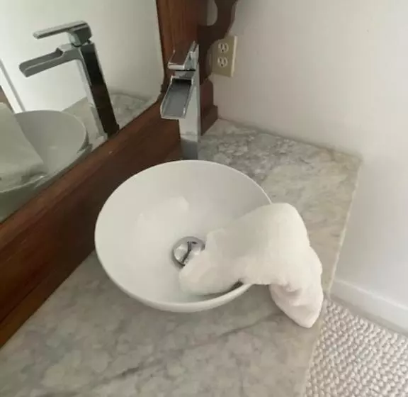 ペンション The White Cottage